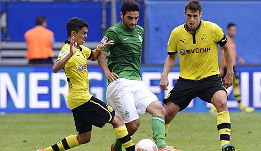 Mehmet Ekici (M.) will sich beim SV Werder durchsetzen