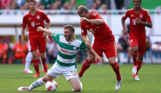 Sebastian Tyrala, hier beim Buli-Auftakt gegen den FC Bayern, erlitt im Test eine Knieverletzung