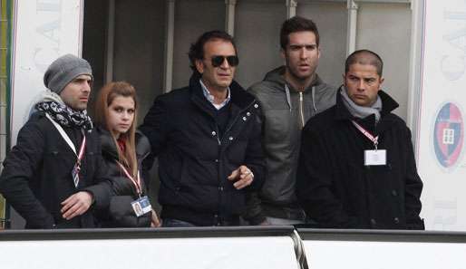 Cagliari-Präsident Massimo Cellino (M.) bereitet der Serie A derzeit mächtig Ärger