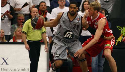 Nathan Peavy (l.) wechselte erst im Sommer von den Artland Dragons nach Berlin