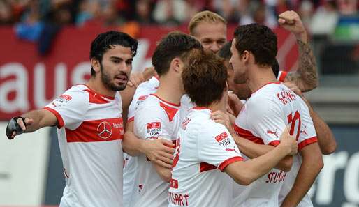 Verborgen im jubelnden VfB-Pulk: Vedad Ibisevic traf nach 24 Sekunden gegen Nürnberg