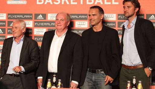 Im August noch vereint: Marko Pesic. Dirk Bauermann, Uli Hoeneß, Bernd Rauch (v.r.) 