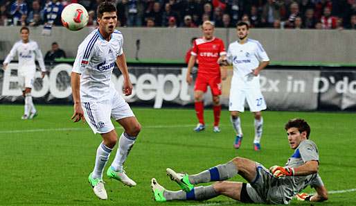 Klaas-Jan Huntelaar traf gegen Düsseldorf, wurde später allerdings ausgewechselt