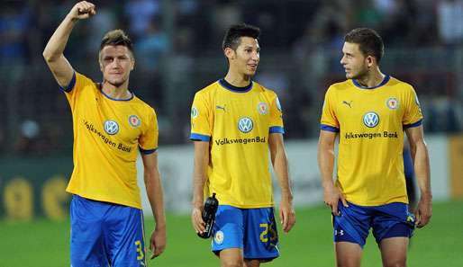 Ermin Bicakcic (l.) erzielte mit einem irregulären Treffer die Braunschweiger Führung