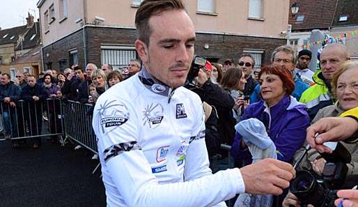 John Degenkolb schreibt in Paris Autogramme