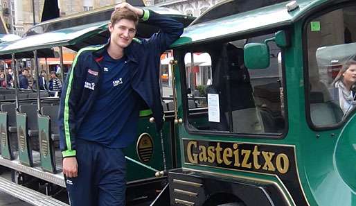 Tibor Pleiß bei einem Spaziergang durch die baskische Hauptstadt Vitoria 