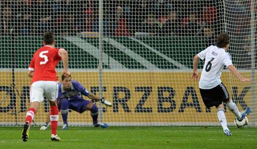 Sebastian Rudy (r.) verwandelte einen Foulelfmeter souverän zur deutschen Führung