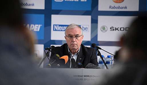 Präsident des UCI PatMcQuaid stellt sich den kritischen Journalisten