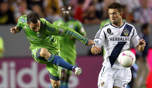 Christian Tiffert (l.) und seine Seattle Sounders verloren das letzte Saisonspiel gegen LA Galaxy