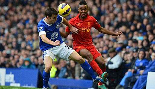 Der erst 17-jährige Raheem Sterling (r.) vom FC Liverpool hat jamaikanische Wurzeln