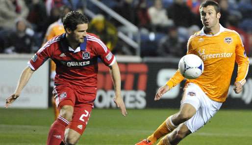 Arne Friedrich (l.) ist mit Chicago Fire in den Playoffs an Houston Dynamo gescheitert