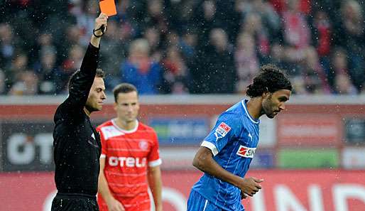 Marvin Compper sah gegen Düsseldorf nach der Halbzeit die Gelb-Rote Karte