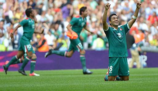 Mexikos Marco Fabian bejubelt die Goldmedaille der El Tri bei Olympia 2012