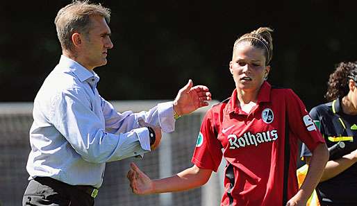 Der SC Freiburg bleibt durch den 2:0-SIeg gegen Jena am Spitzen-Trio dran