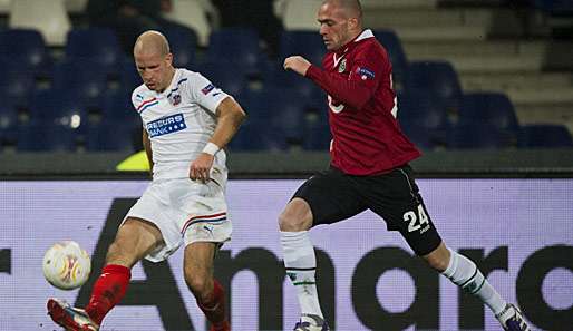 Hannovers Christian Pander (r.) gegen Helsingborgs Mattias Lindstroem