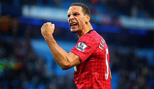 Manchester Uniteds Rio Ferdinand mit Platzwunde am Auge im Derby gegen ManCity