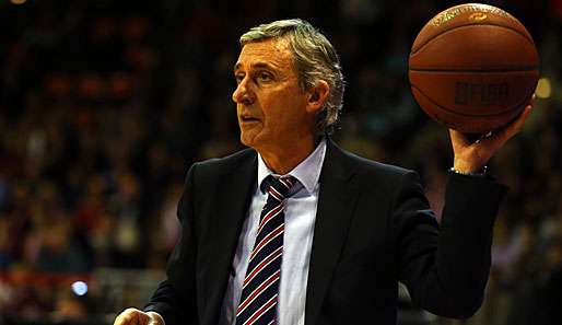 Svetislav Pesic wie man ihn kennt - engagiert an der Seitenlinie