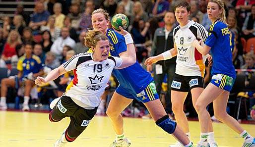 Handball-Nationalspielerin Stefanie Melbeck (v.) beendet ihre Karriere mit sofortiger Wirkung
