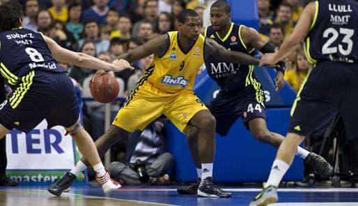 Deon Thompson (M.) verpasste mit Alba eine Überraschung