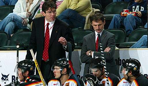 Ernst Höfner (r.) war im Jahr 2005 Assistent von Uwe Krupp bei der Junioren-Nationalmannschaft