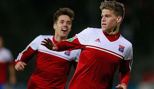 Florian Niederlechner (r.) wechselt mit sofortiger Wirkung zum 1. FC Heidenheim