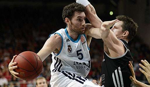 Casey Jacobsen (r.) und die Brose Baskets Bamberg hatten das Nachsehen gegen Real Madrid