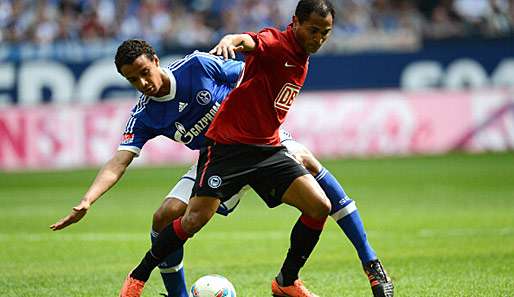 Ex-Herthaner Raffael (r.) gegen seinen neuen Teamkollegen Joel Matip vom FC Schalke 04