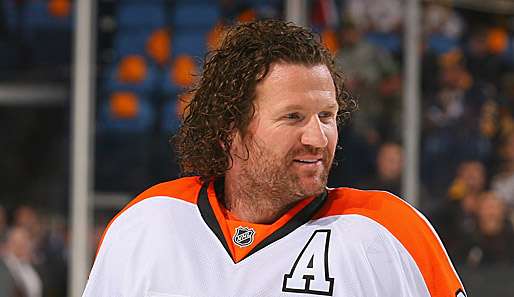 Scott Hartnell bekam einen Schuss vonTeamkollege Kimmo Timonen ab