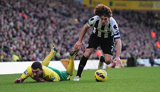 Fabricio Coloccini (r.) bleibt mindestens bis Saisonende bei Newcastle United