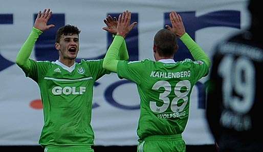 Der VfL Wolfsburg leiht Mateusz Klich (l.) an PEC Zwolle in die Eredivisie aus