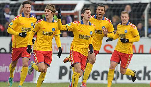 Der Karlsruher SC bejubelt gegen Alemania Aachen ein 4:0-Schützenfest