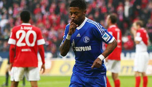 Der FC Schalke hat Michel Bastos bis Sommer 2014 von Olympique Lyon ausgeliehen