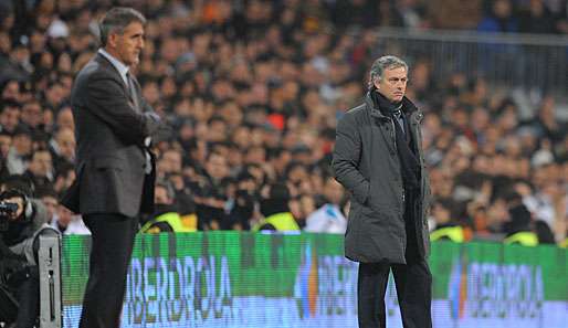 Celta Vigos Trainer Paco Herrera (l.) ist nach dem 1:3 in Getafe entlassen worden