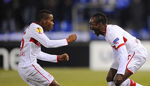 Arthur Boka (r.) nach dem wichtigen 1:0 für den VfB kurz vor der Halbzeit