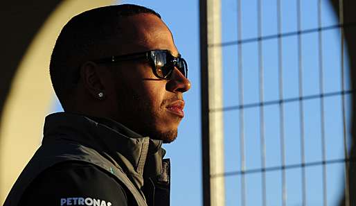 Lewis Hamilton blickt mit Zuversicht nach Melbourne, in der Favoritenrolle sieht er sich nicht