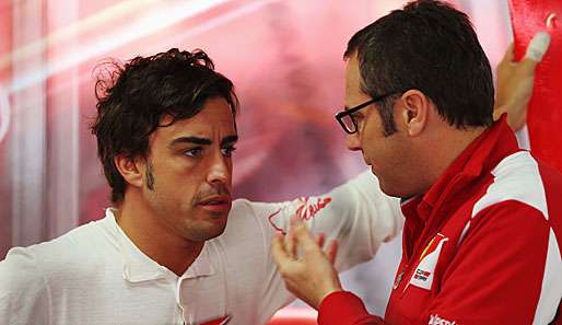 Fernando Alonso (l.) und Teamchef Stefano Domenicali (r.) wollen die Lücke zu Red Bull schliessen