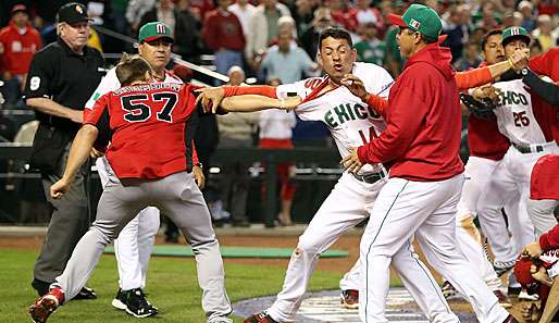 Im Spiel zwischen Kanada und Mexiko kam es im neunten Inning zu einer wilden Prügelei