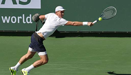 Tomas Berdych aus Tschechien marschiert gegen Florian Mayer in das Achtelfinale