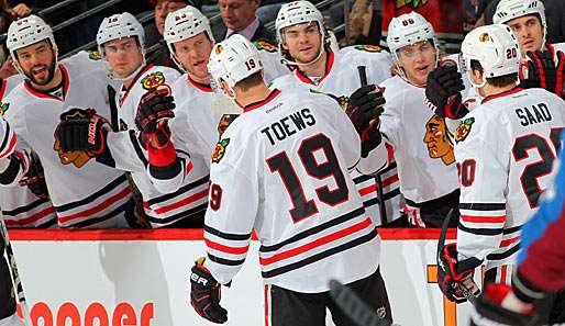 Jonathan Toews (M.) schnürte gegen Dallas einen Doppelpack