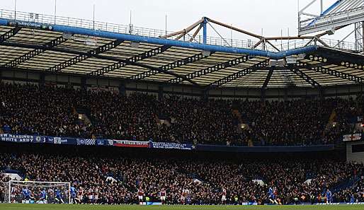 Im London-Derby zwischen West Ham und Chelsea kam es auf den Rängen zu diversen Vorfällen