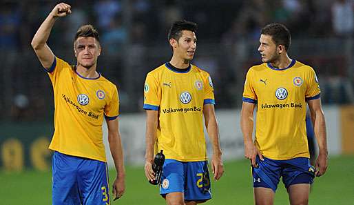 Eintracht Braunschweig und Ermin Bicakcic (l.) stehen kurz vor dem Aufstieg in die Bundesliga