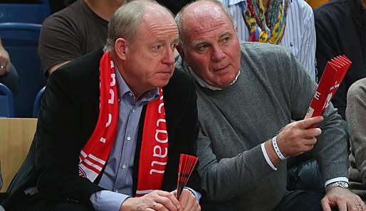 Uli Hoeneß (r.) ist oft bei der BBL zu Gast - Nun wettert er gegen die Verantwortlichen
