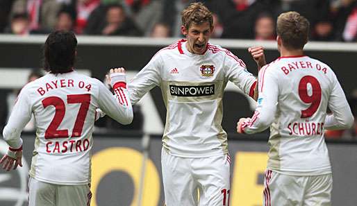 Stefan Kießling (M.) und Andre Schürrle (r.) sorgten für den Leverkusener Sieg