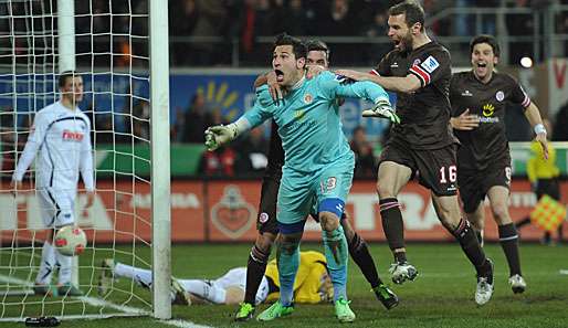 Keeper Phillipp Tschauner erzielte gegen Paderborn den Ausgleich für St. Pauli