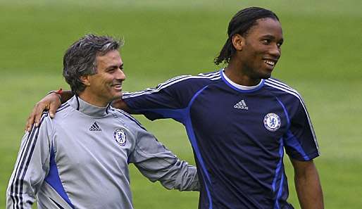 Kennen sich von der gemeinsamen Zeit bei Chelsea: Didier Drogba (r.) und Jose Mourinho