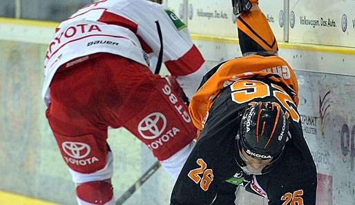 Böser Absturz für die Grizzly Adams in Spiel eins der Halbfinal-Serie gegen die Haie