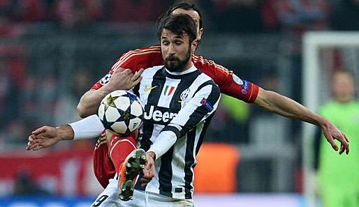 Im Rückspiel will Mirko Vucinic offenbar alles versuchen, um doch weiterzukommen