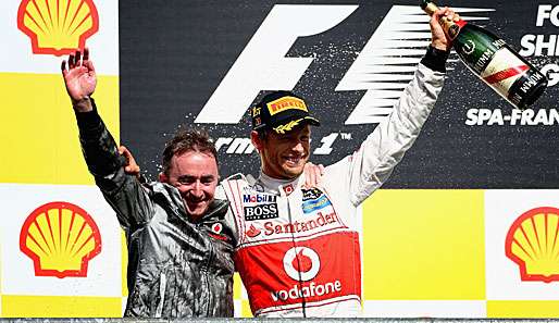 Paddy Lowe (l.) soll ab nächster Saison ein fester Bestandteil vom Mercedes-Rennstall werden