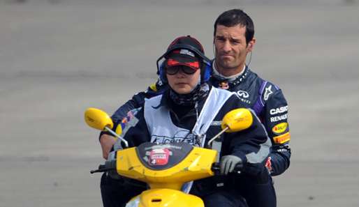 Mark Webber blieb mit seinem Red Bull in Q2 in Turn 14 liegen und wurde danach an die Box gefahren