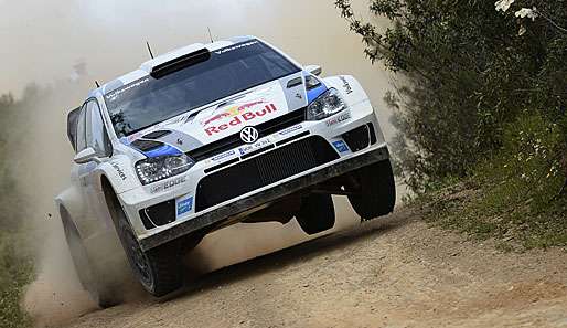 Nach elf von 15 Wertungsprüfungen liegt Sebastien Ogier in seinem VW Polo R in Führung